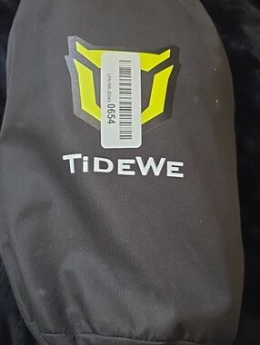 TIDEWE Black Jacket with Neon Yellow Logo